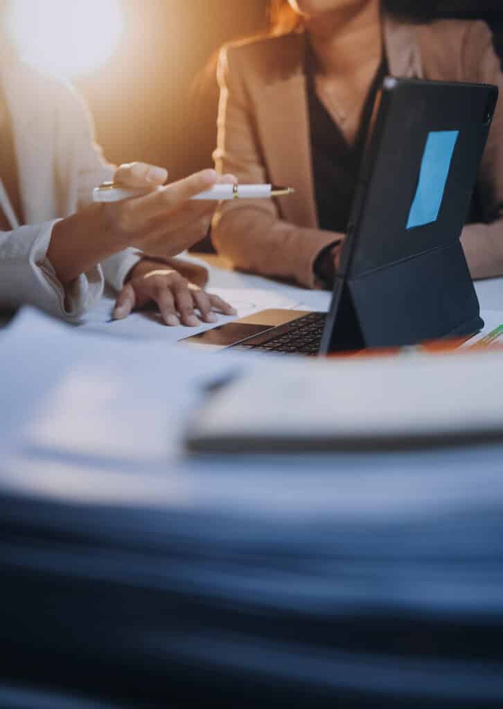 Fund managers team consultation and discuss about analysis Inves